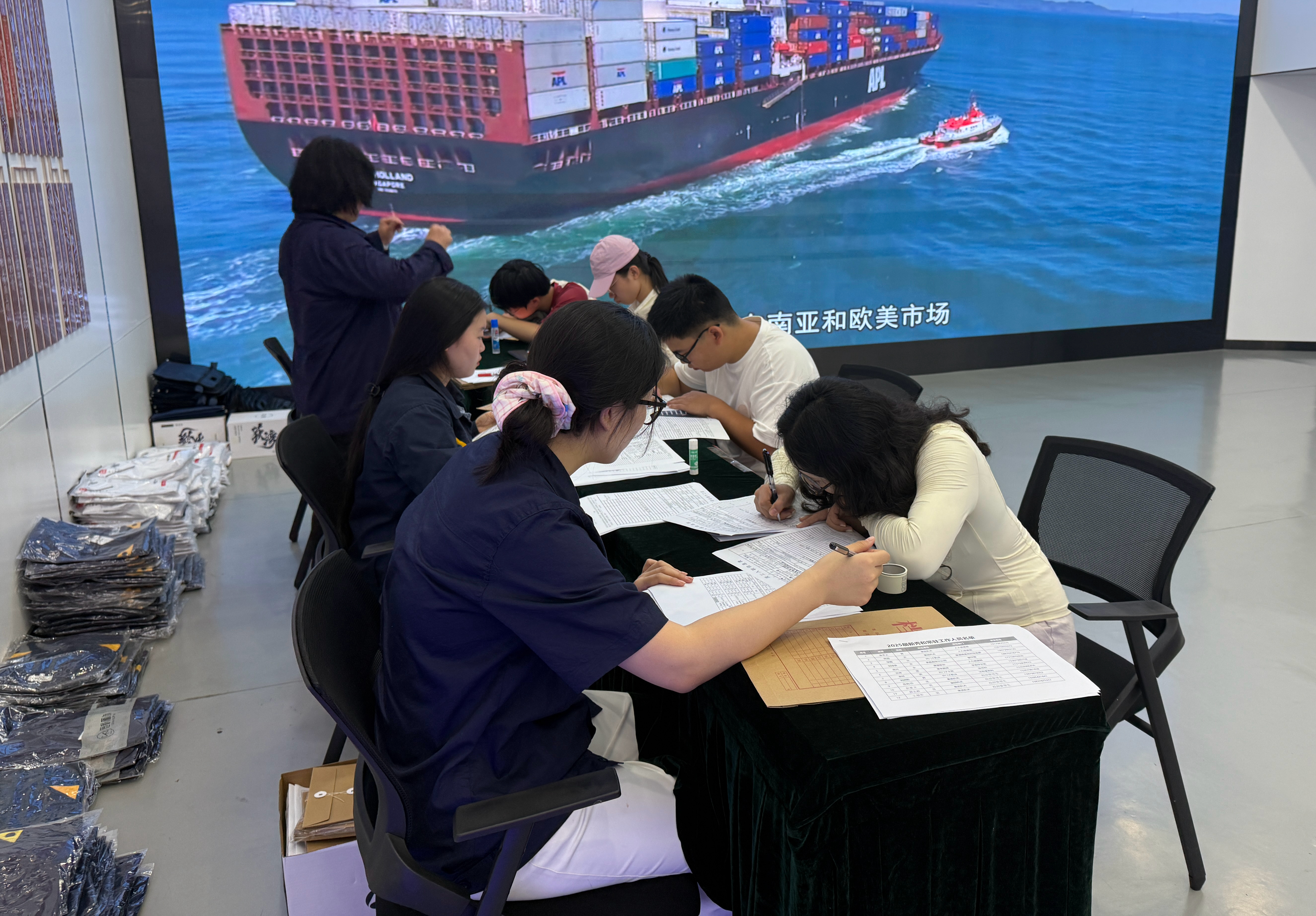 ͼ4 �����㡱��ְ�ֳ�.jpg